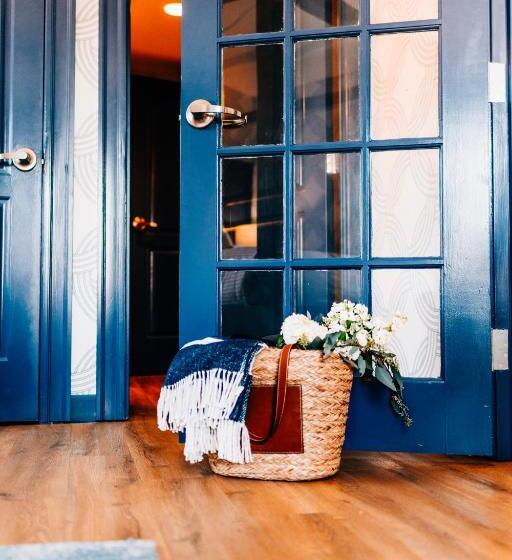 Salem Waterfront Hotel & Suites