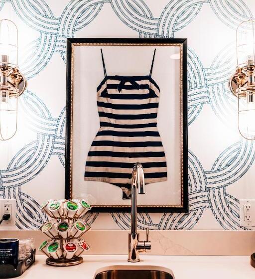 Salem Waterfront Hotel & Suites