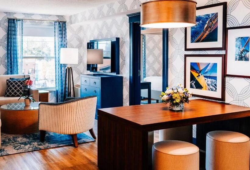 Salem Waterfront Hotel & Suites