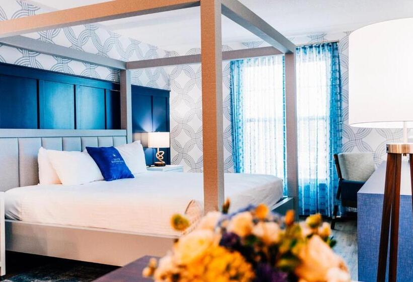 Salem Waterfront Hotel & Suites