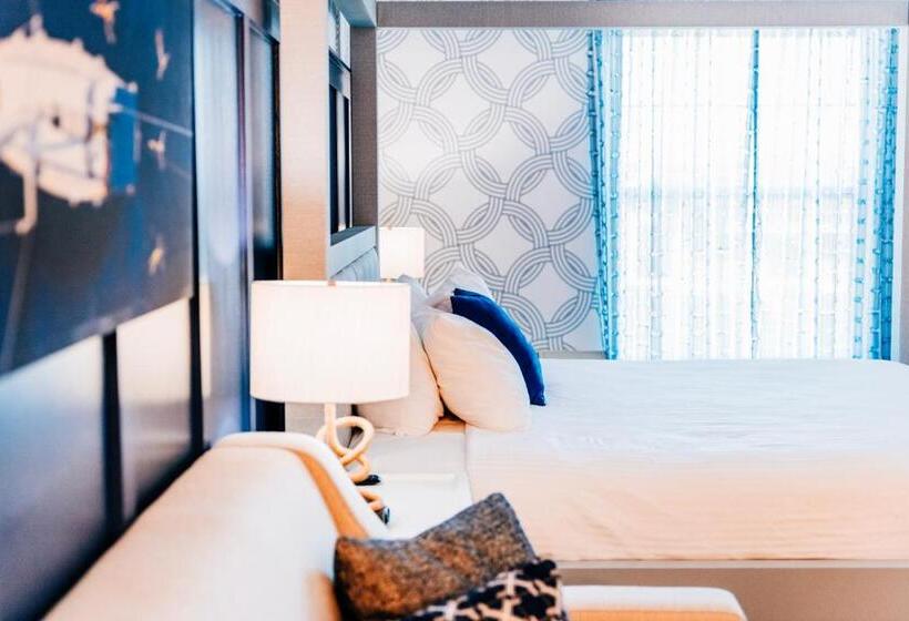 Salem Waterfront Hotel & Suites