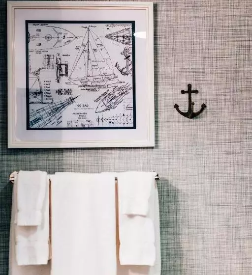 Salem Waterfront Hotel & Suites