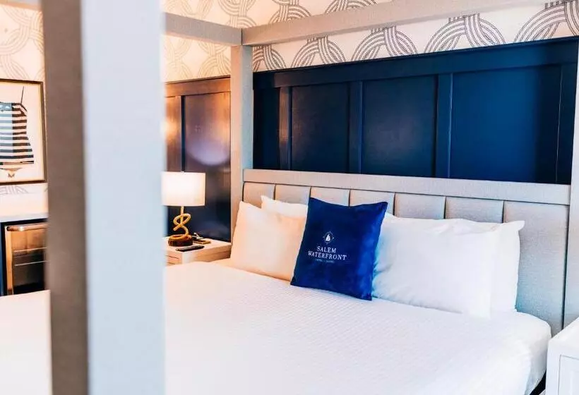 Salem Waterfront Hotel & Suites