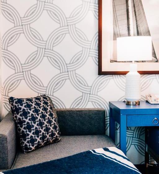 Salem Waterfront Hotel & Suites