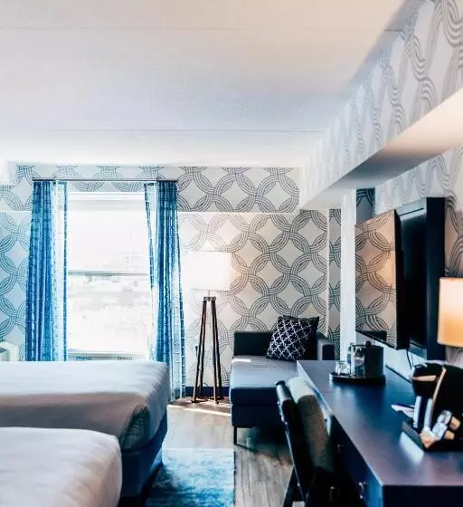 Salem Waterfront Hotel & Suites