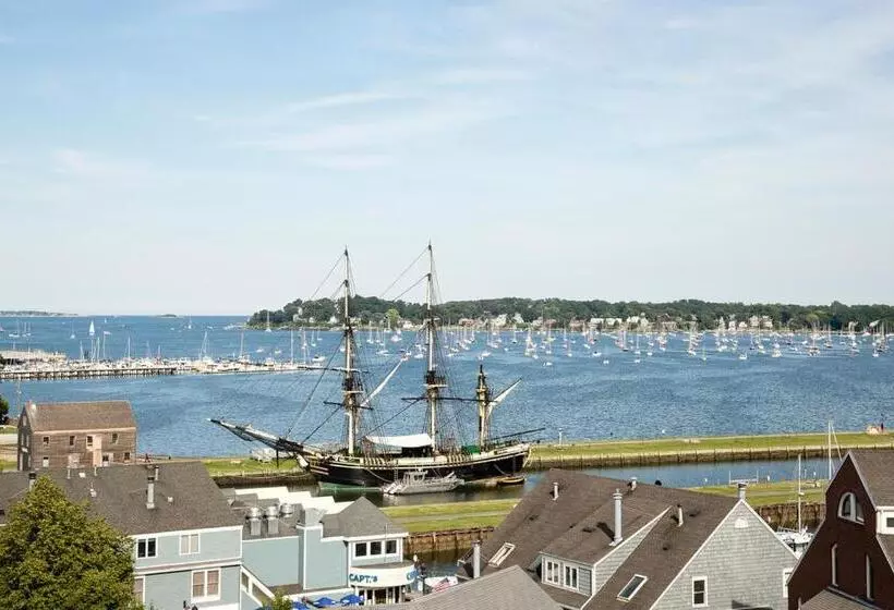 Salem Waterfront Hotel & Suites