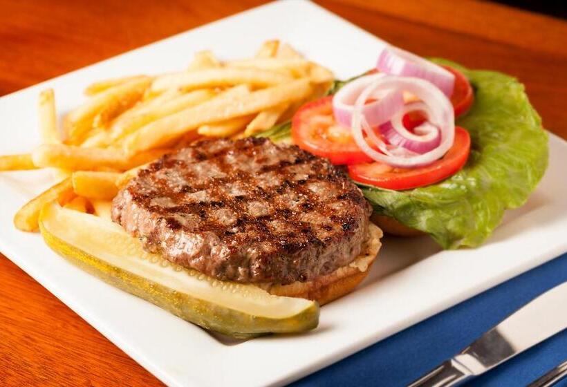 Salem Waterfront Hotel & Suites