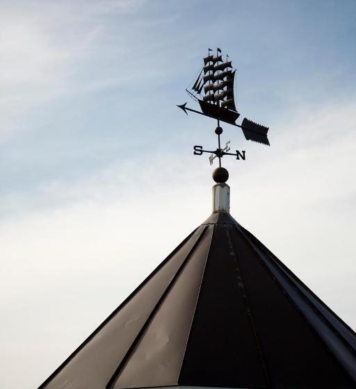 Salem Waterfront Hotel & Suites