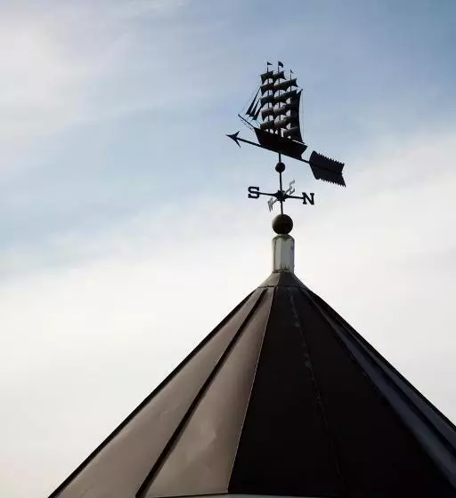 Salem Waterfront Hotel & Suites