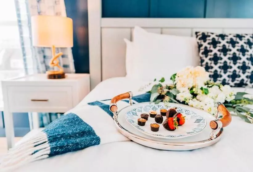 Salem Waterfront Hotel & Suites