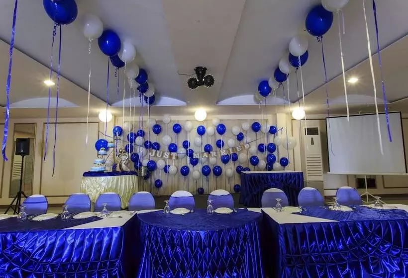 The Orchard Cebu Hotel & Suites