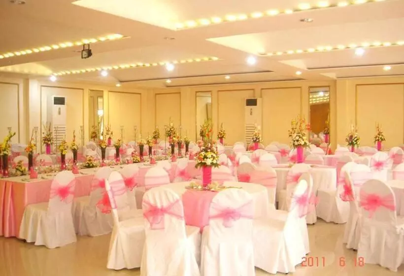 The Orchard Cebu Hotel & Suites