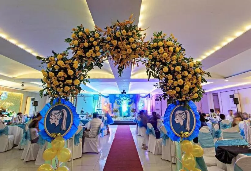 The Orchard Cebu Hotel & Suites