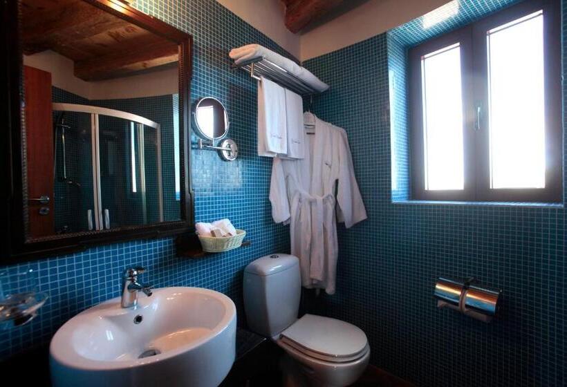 فندق Varos Village Boutique