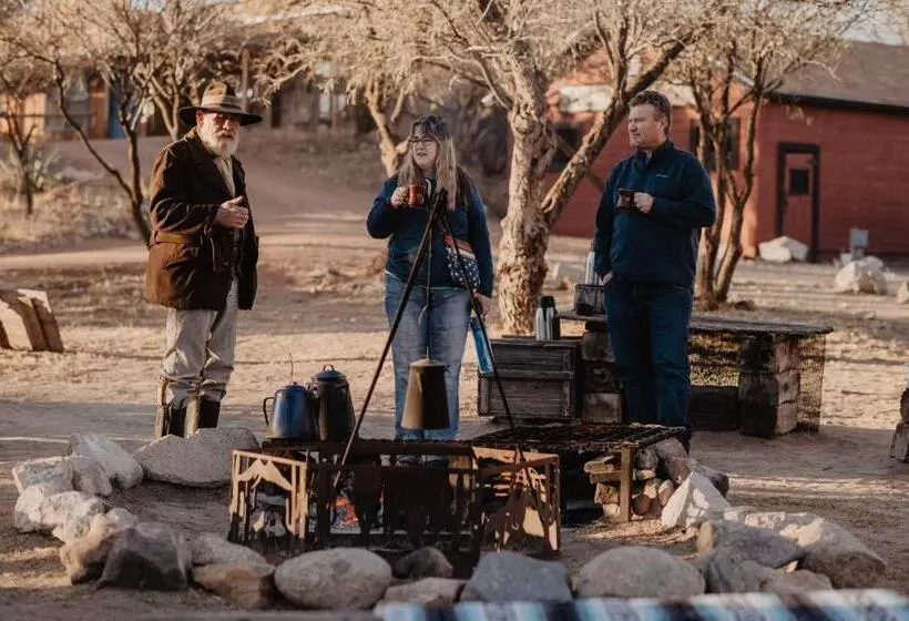 Отель Tombstone Monument Guest Ranch