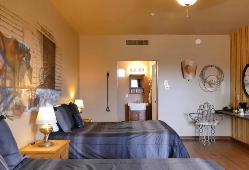 Отель Tombstone Monument Guest Ranch