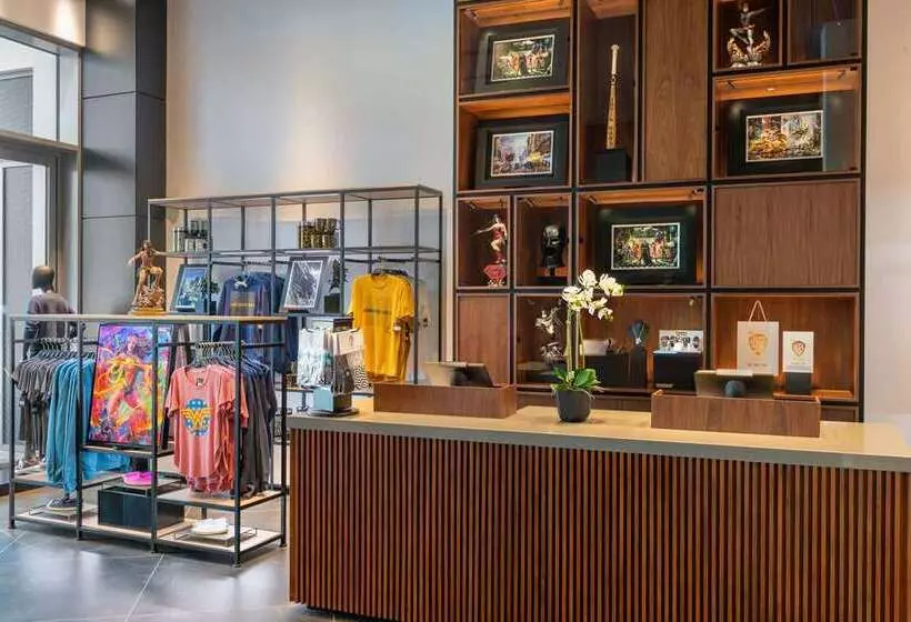 هتل The Wb Abu Dhabi, Curio Collection By Hilton