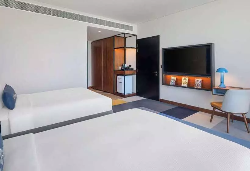 هتل The Wb Abu Dhabi, Curio Collection By Hilton