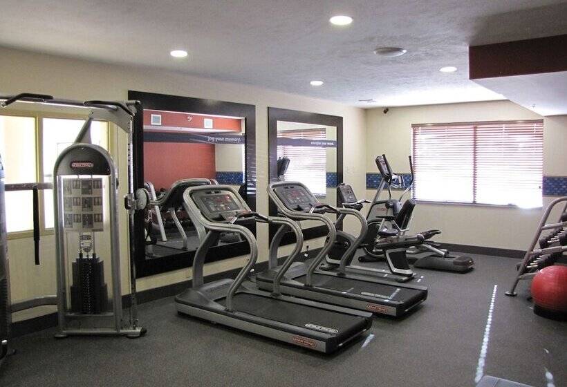 Hampton Inn & Suites Jamestown, Nd