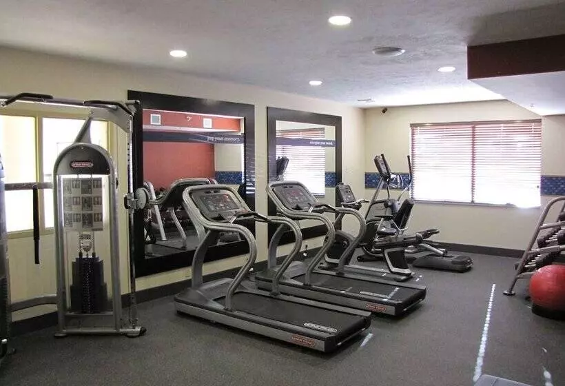 Hampton Inn & Suites Jamestown, Nd