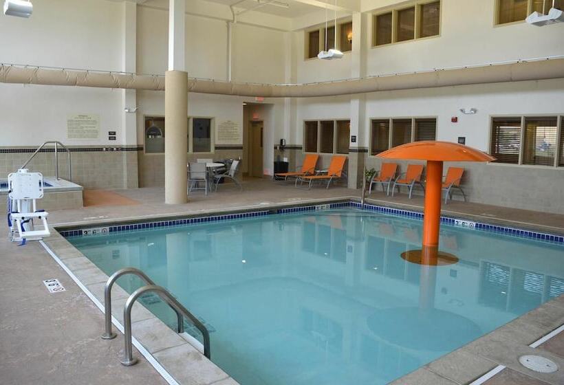 Hampton Inn & Suites Jamestown, Nd