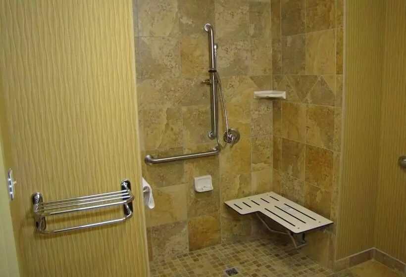 Hampton Inn & Suites Jamestown, Nd