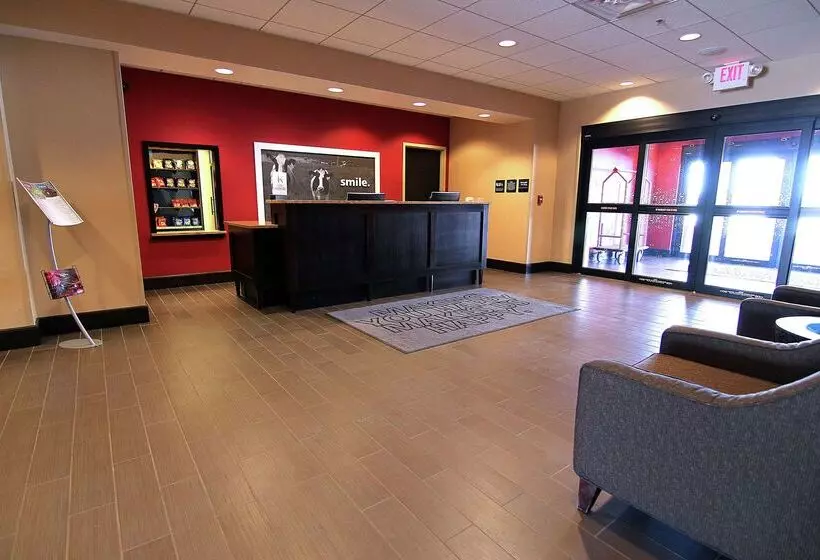 Hampton Inn & Suites Grand Forks