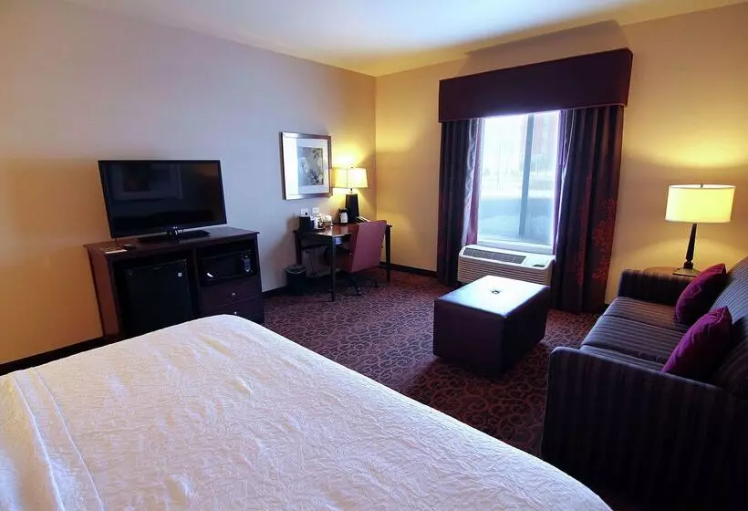 Hampton Inn & Suites Grand Forks