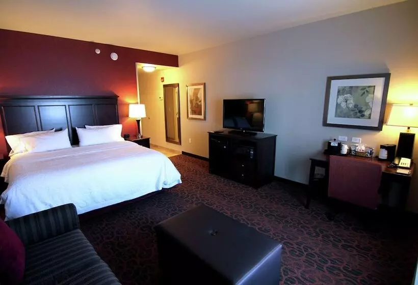 Hampton Inn & Suites Grand Forks