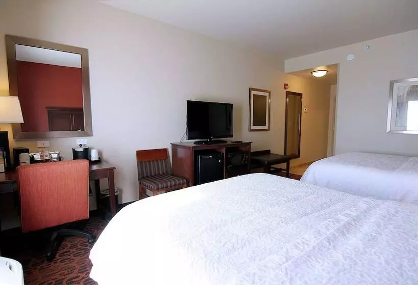 Hampton Inn & Suites Grand Forks