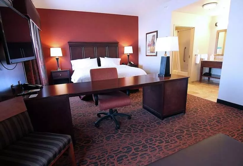 Hampton Inn & Suites Grand Forks