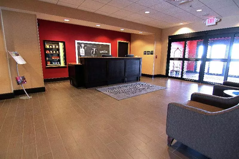 Hampton Inn & Suites Grand Forks