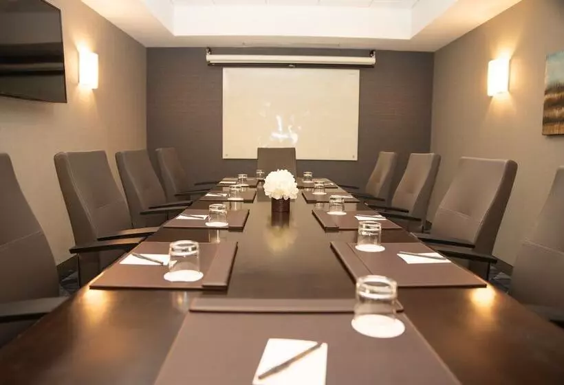 Отель Courtyard By Marriott Philadelphia Springfield