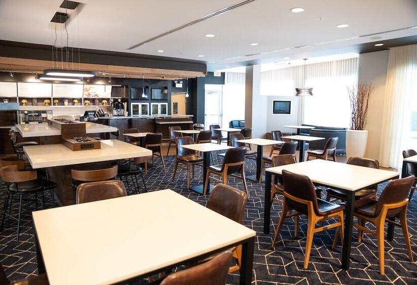فندق Courtyard By Marriott Philadelphia Springfield