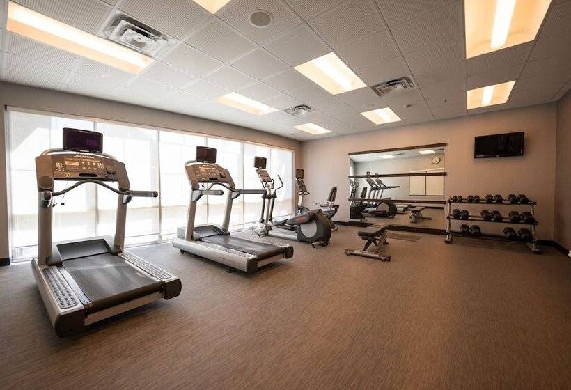 فندق Courtyard By Marriott Philadelphia Springfield