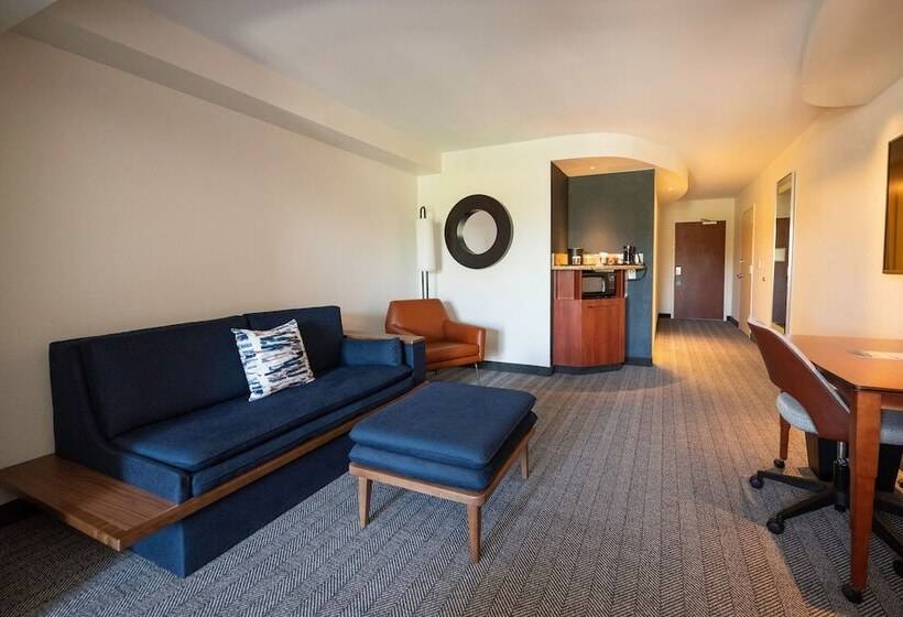 فندق Courtyard By Marriott Philadelphia Springfield