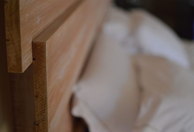 Отель Laqua By The Sea