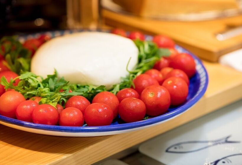 Отель Laqua By The Sea