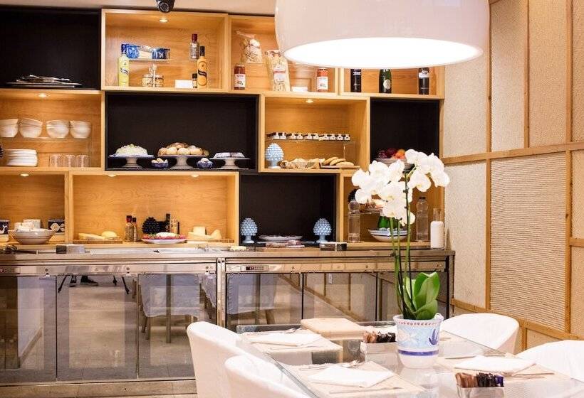 Отель Laqua By The Sea