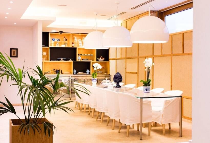 Отель Laqua By The Sea