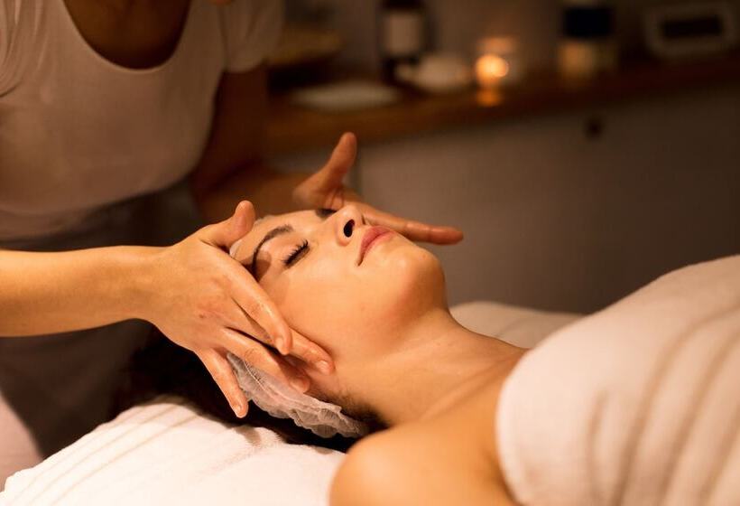 Отель Laqua By The Sea