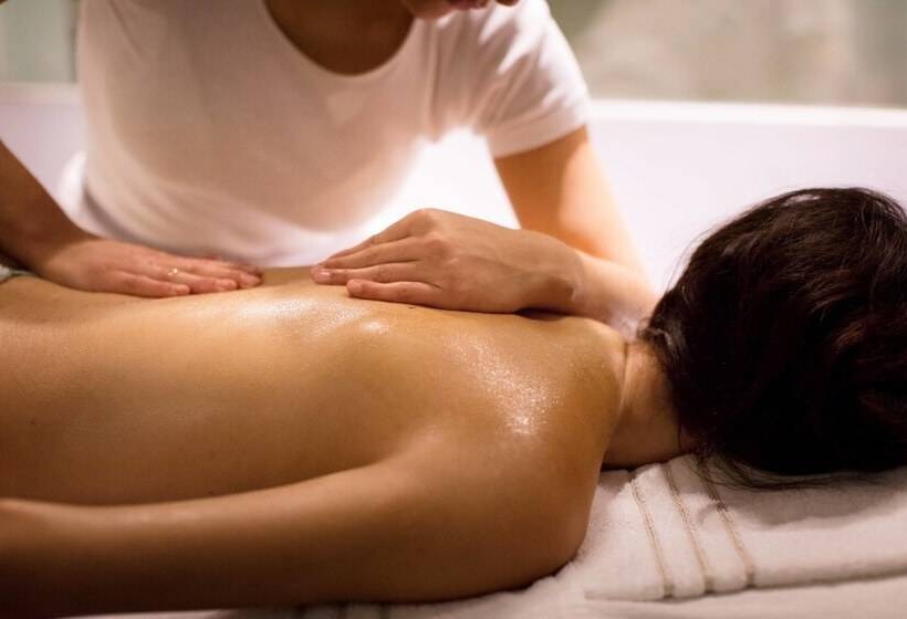 Отель Laqua By The Sea