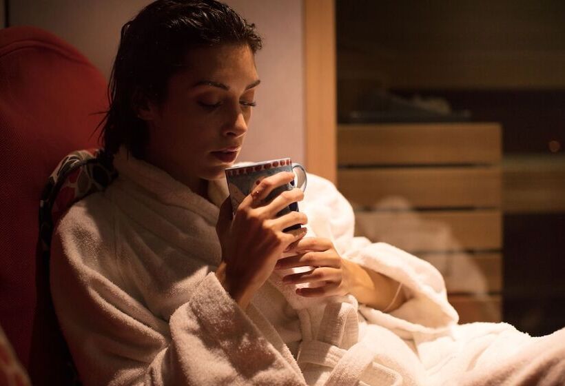 Отель Laqua By The Sea