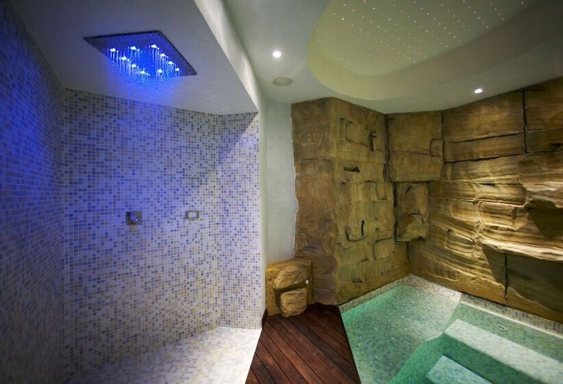 Отель Laqua By The Sea