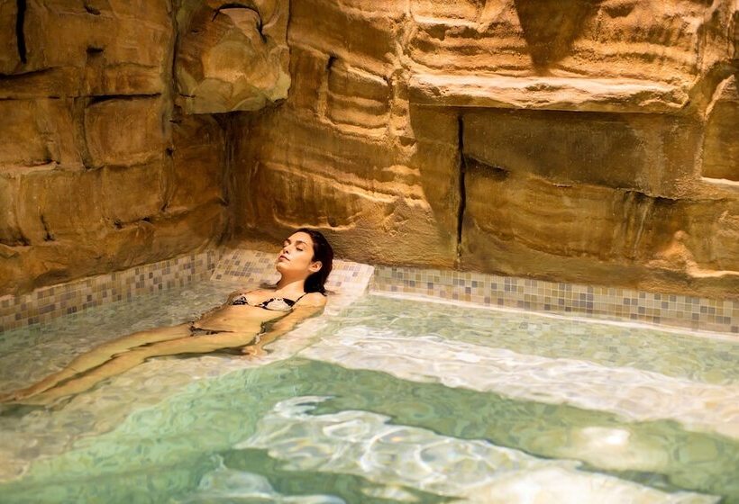 Отель Laqua By The Sea