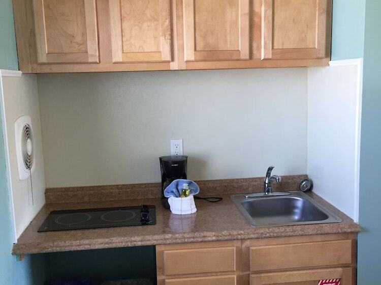 فندق على الطريق Dolphin Inn