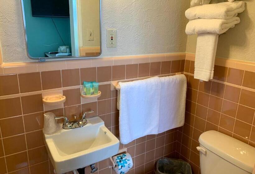 فندق على الطريق Dolphin Inn