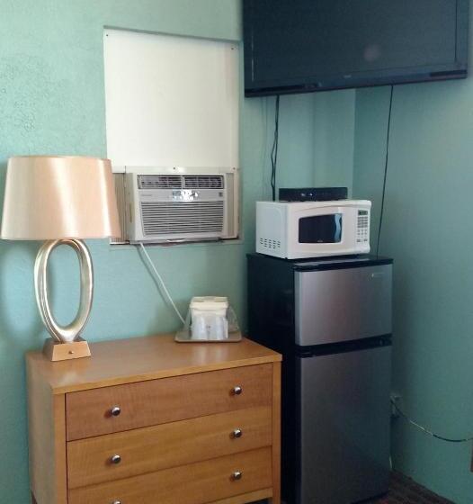 فندق على الطريق Dolphin Inn