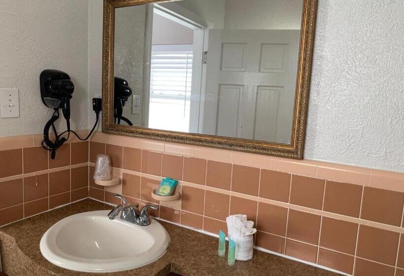 فندق على الطريق Dolphin Inn