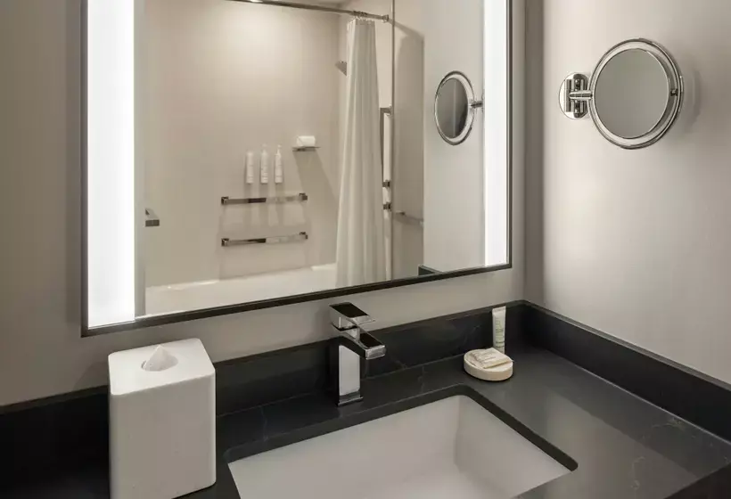 Oshkosh Marriott Waterfront Hotel & Convention Center